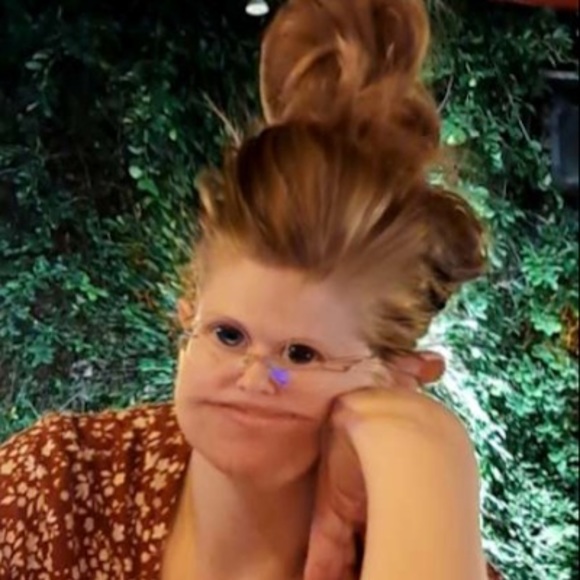 Meet your Posher, Sarah - Picture 1 of 1